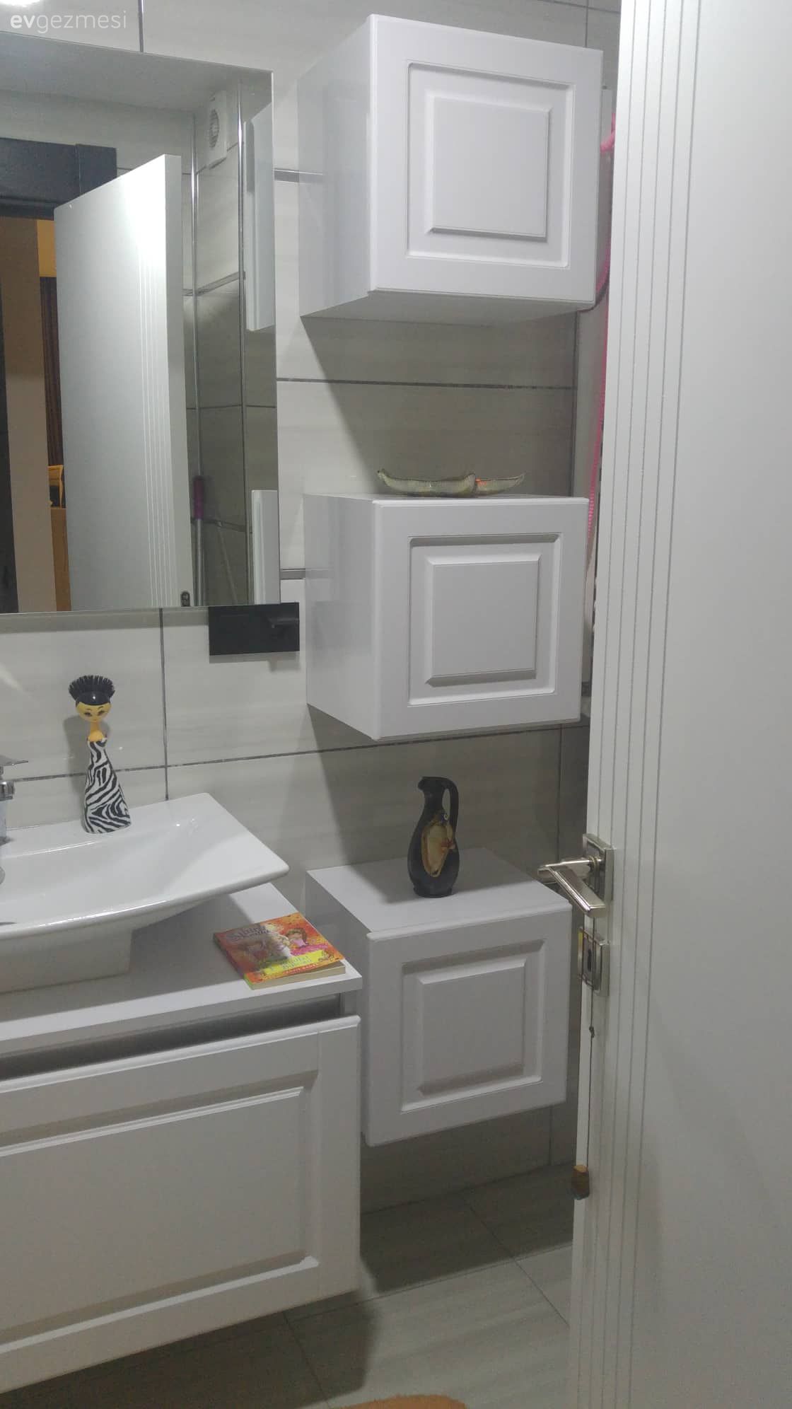 Banyo, Banyo dolabı, Tezgah üstü lavabo