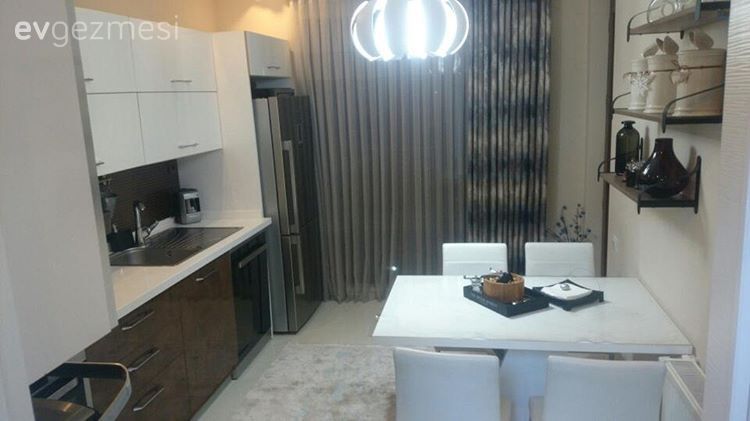 Koyu tonların dramatik şıklığı.. Sitem hanımın stil sahibi evi.