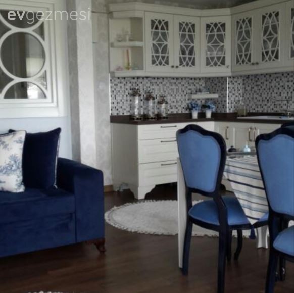 Şebnem Hanım'ın, Terk Edilmiş Eşyalara Yeni Bir Hayat Verdiği Evi..