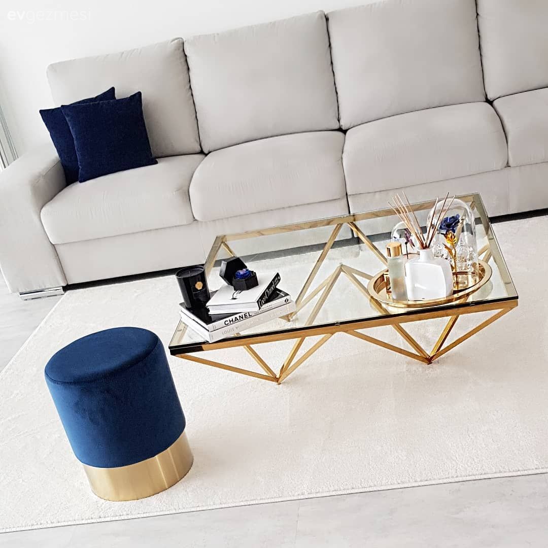 Sade ve çarpıcı bir dekor. Hayel hanımın evinden..