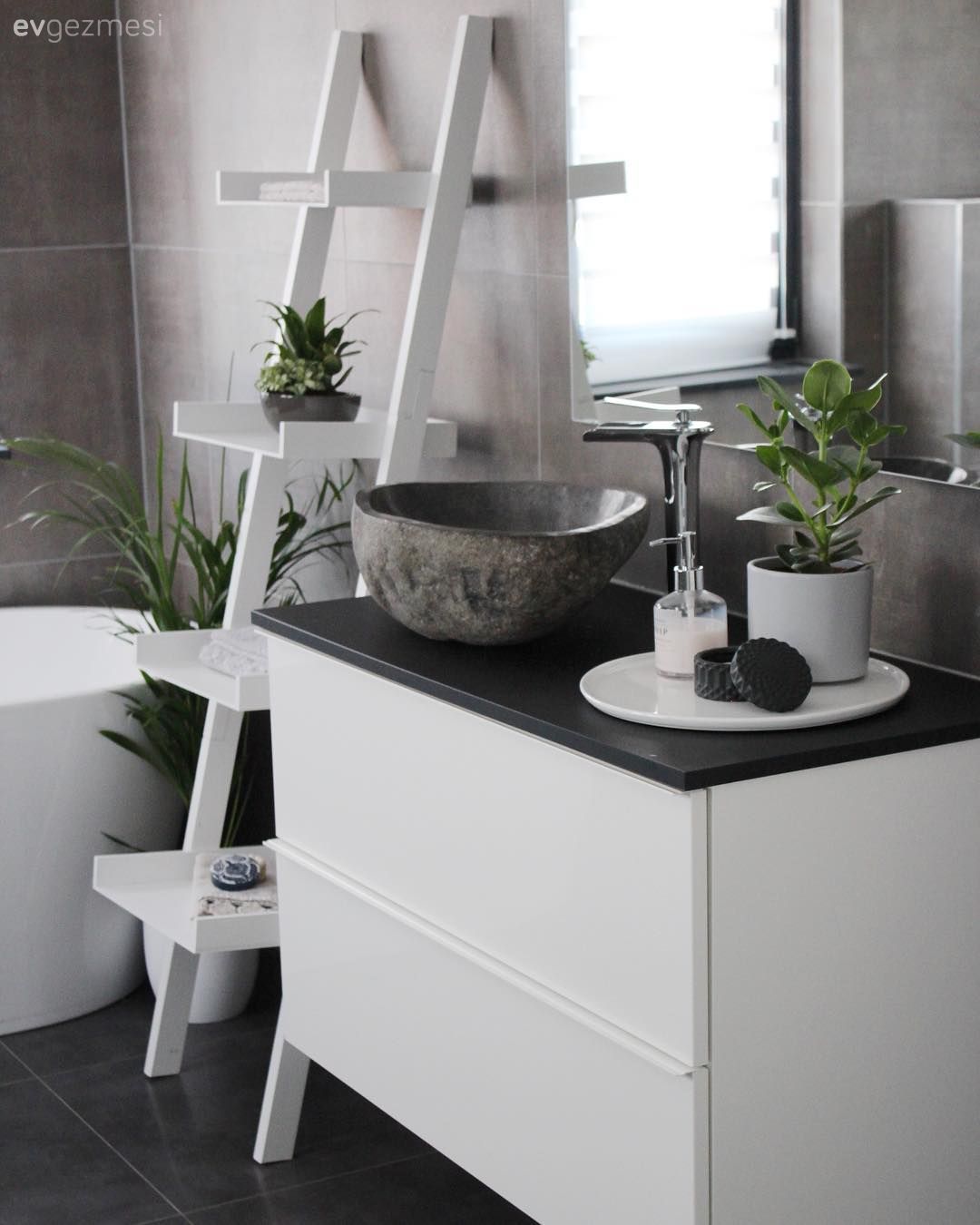 Yeşilin Sofistike Tonlarıyla Derinlik Kazanan Modern Bir Ev