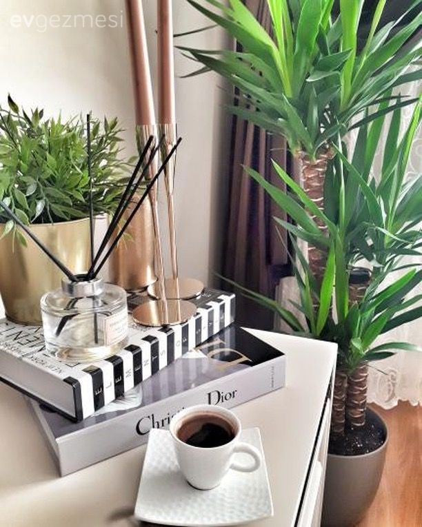 Açık renkler ile hafif, aynalar ile göz alıcı. Keyifli ve şık bir ev..