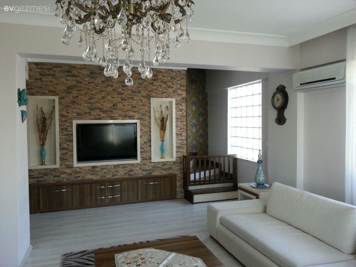 Avize, Salon, Taş duvar, Tv ünitesi, Aydınlatma