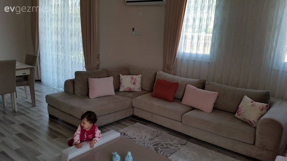 Esra hanımın narin ve samimi bir hava yakaladığı evi..