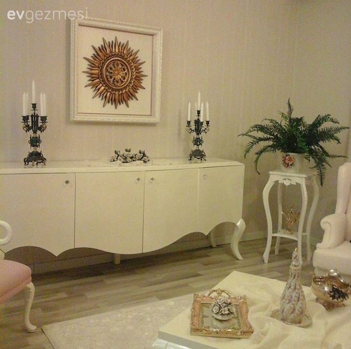 Pastel tonlar, klasik stile eşlik eden şık detaylar. Müveddet hanımın harika dekorasyonu..