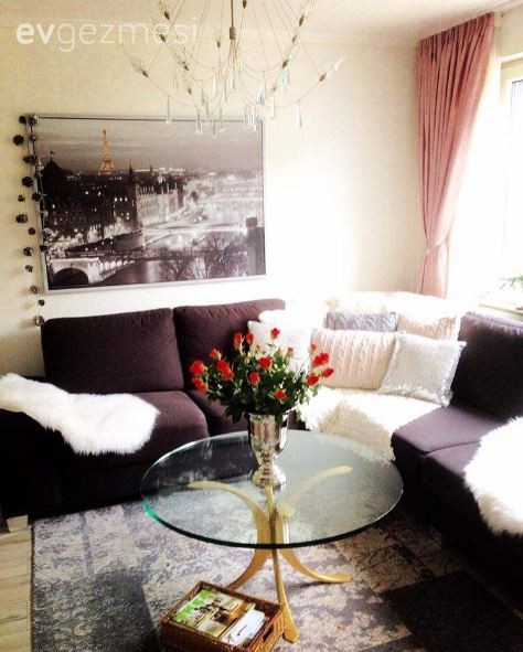 Sultan hanımın siyahı, pembe vurguyla yumuşattığı romantik evi..