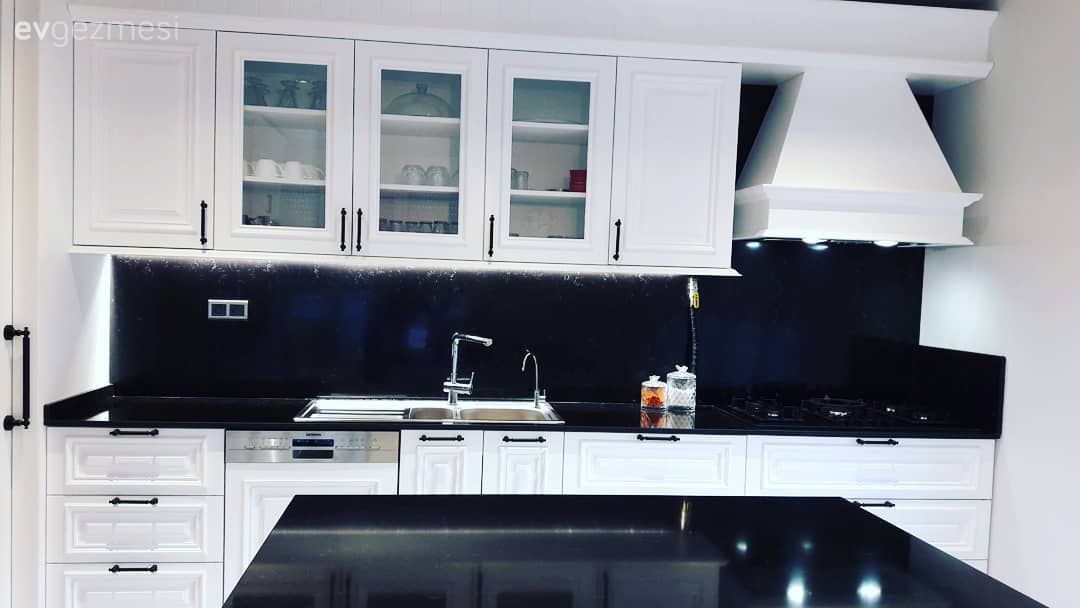 Mutfak, Ankastre, Davlumbaz, Ada mutfak, Siyah tezgah, Beyaz mutfak, Siyah- Beyaz, Geleneksel Mutfak, Country mutfak