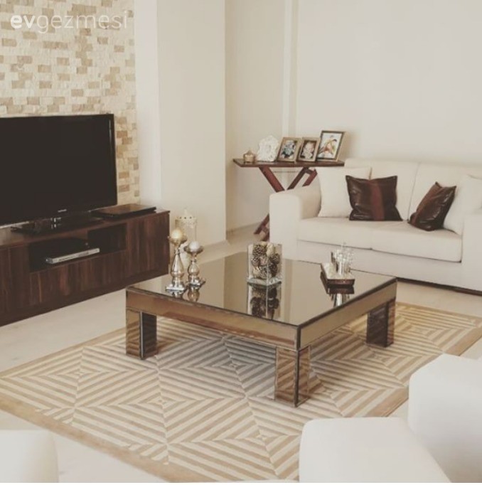 Şeyna Hanım'ın kahve ve siyahı beraber kullandığı şık evi