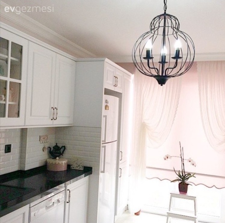 Aydınlatma, Beyaz mutfak, Country mutfak, Mutfak, Pembe, Perde