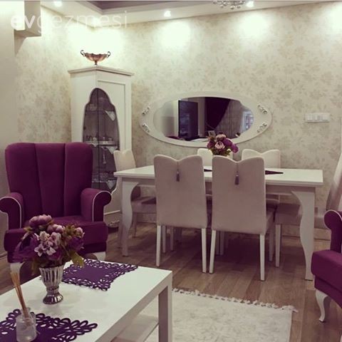 Mor ve beyaz uyumuyla, şık bir alan: Burcu hanımın salonu..
