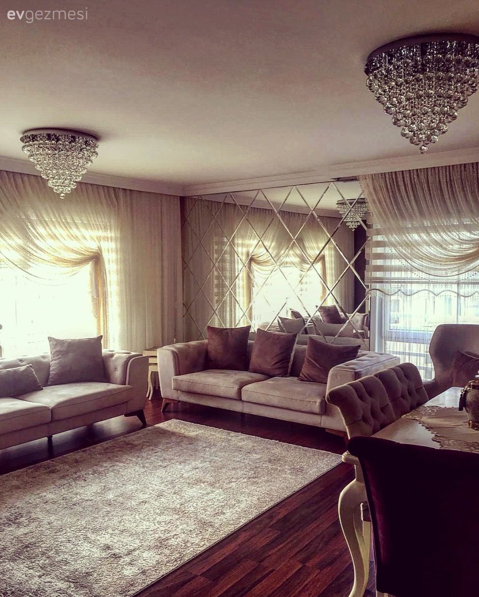 Bu Ev Sade Çizgileri Tamamlayan Klasik Detaylarla Şık ve Gösterişli!