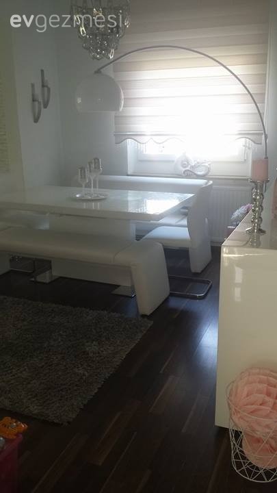 Meryem hanımın gri ve beyaz uyumunda aydınlık ve şık evi..