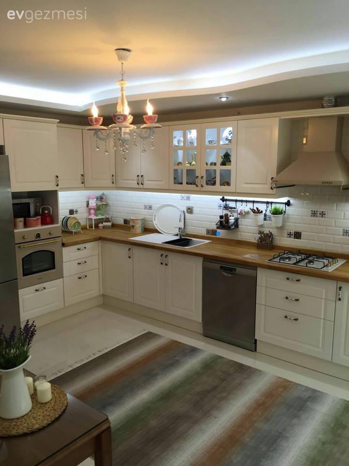 Ahşap Mobilya, Aydınlatma, Beyaz mutfak, Country, Halı, Mutfak