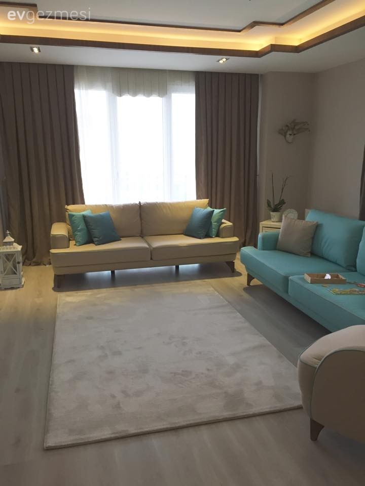 Fon perde, Halı, Kahverengi, Krem, Mavi, Salon, Perde