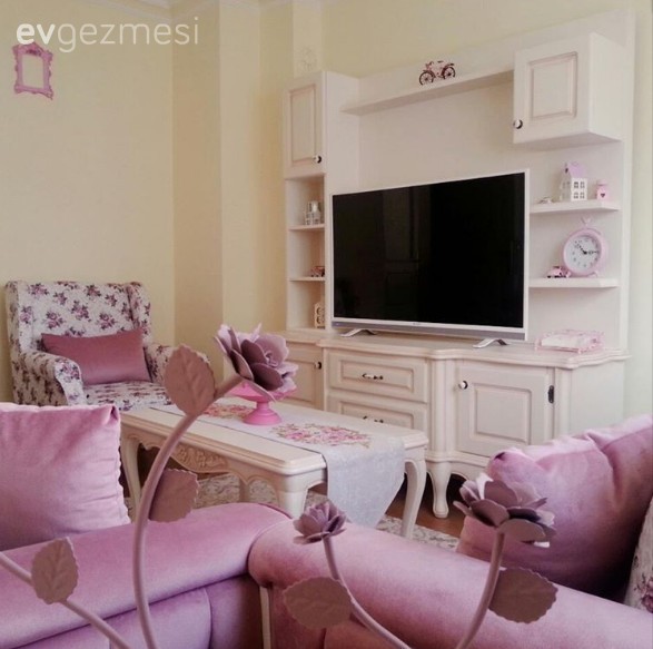 Country ve vintage stilde mavi ve pembelerle çok zarif ev..