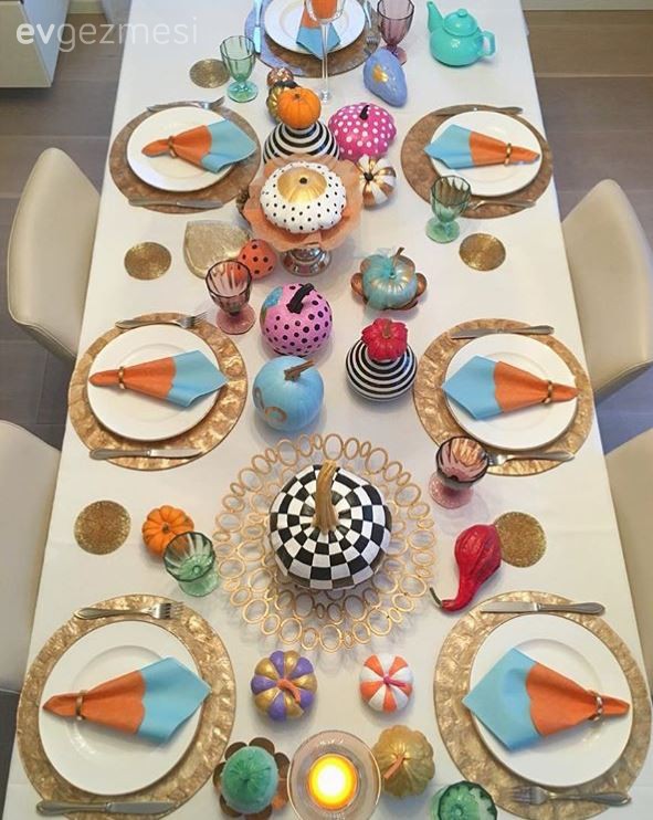 Mavi, Siyah- Beyaz, Sunum, Turuncu