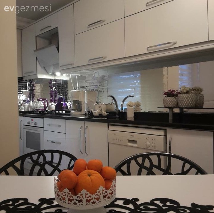 Şeyna hanımın 32 lira maliyetle farklılık yaptığı mutfağı..