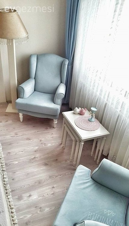 Elif hanımın aydınlık ve sakin salonu..