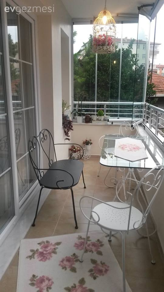 Aylin hanımın pembe nüanslarıyla zenginleşen zarif ve sıcak evi..