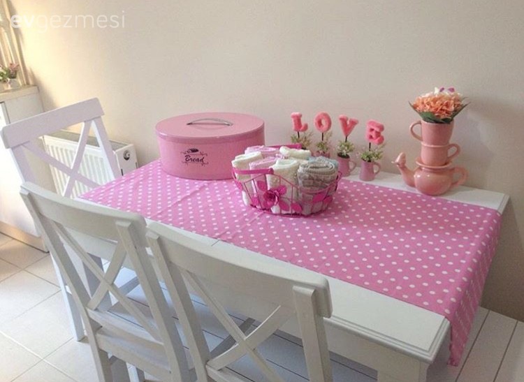 Mutfak, Mutfak aksesuarları, Mutfak masası