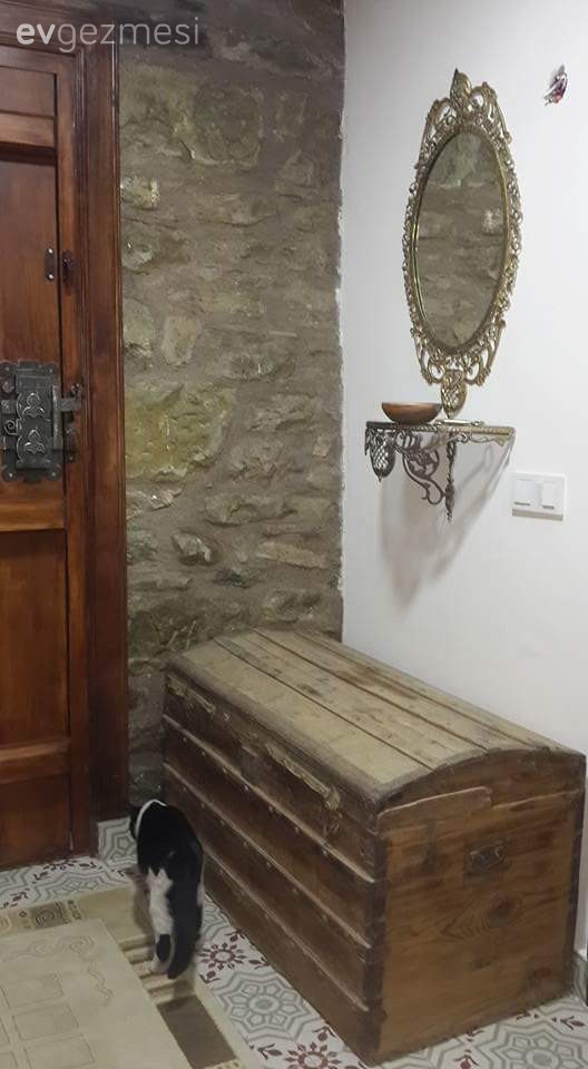 Özlem hanım ve eşinin emekleri ile restore ettikleri aile yadigarı evleri..