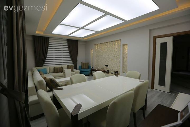 Budak çiftinin modern stili farklı dekorlarla zenginleştiren evleri..