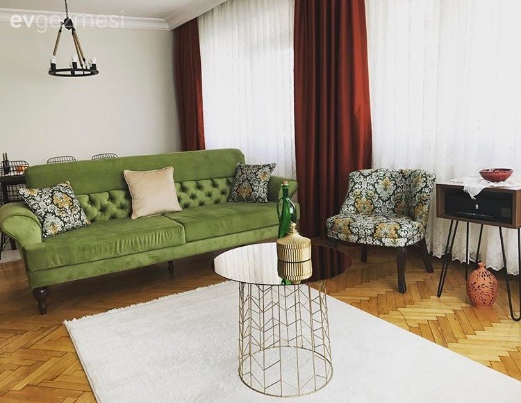 Berjer, Fon perde, Halı, Orta sehpa, Salon, Turuncu, Yeşil, Perde