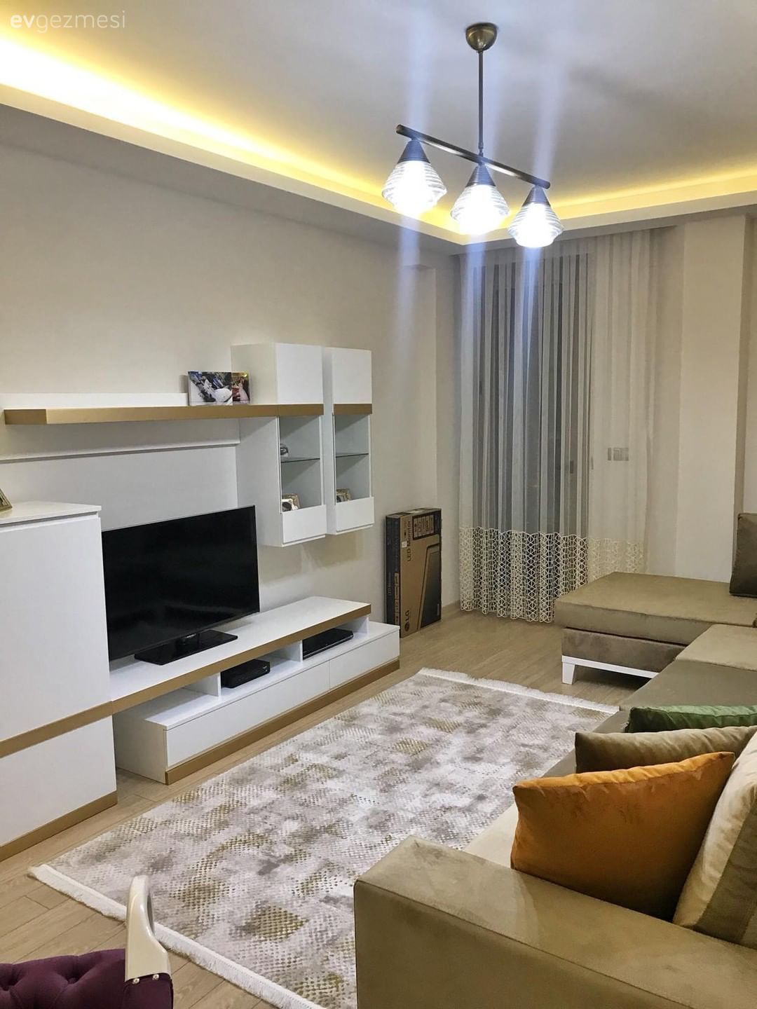 Bu Altın Vurgulu Evde Klasiğin Zamansızlığı Ön Planda.