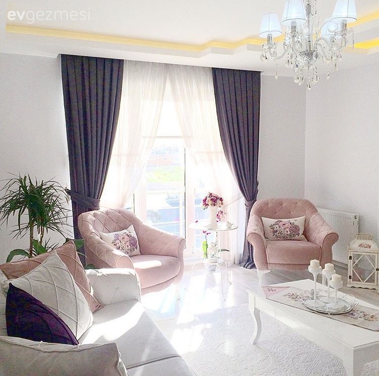 Avize, Fon perde, Halı, Orta sehpa, Pembe, Salon, Perde, Aydınlatma
