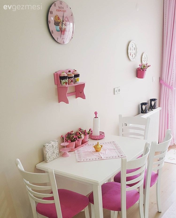 Beyaz mutfak, Mutfak, Mutfak aksesuarları, Mutfak masası, Pembe, Duvar saati