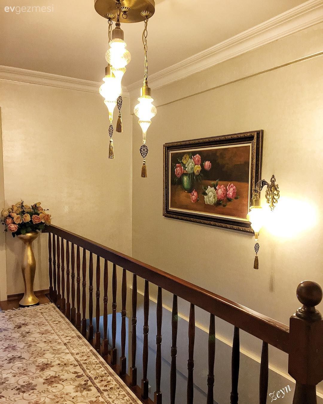 Merdiven, Halı, Tablo, Avize