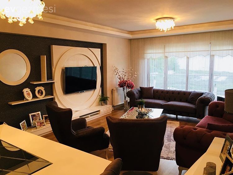 Işıltıların şıklık kattığı, tablo gibi seyretmelik değil, keyifle yaşamalık bir ev. Pelin hanımın dekoru..