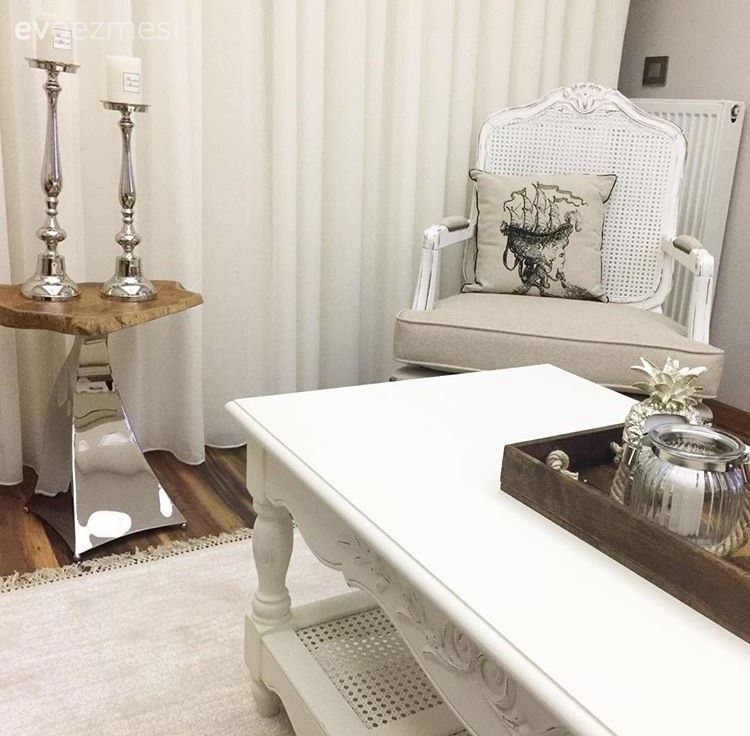 Beyaz ve kremin hakimiyetinde: Kübra hanımın zarif evi..