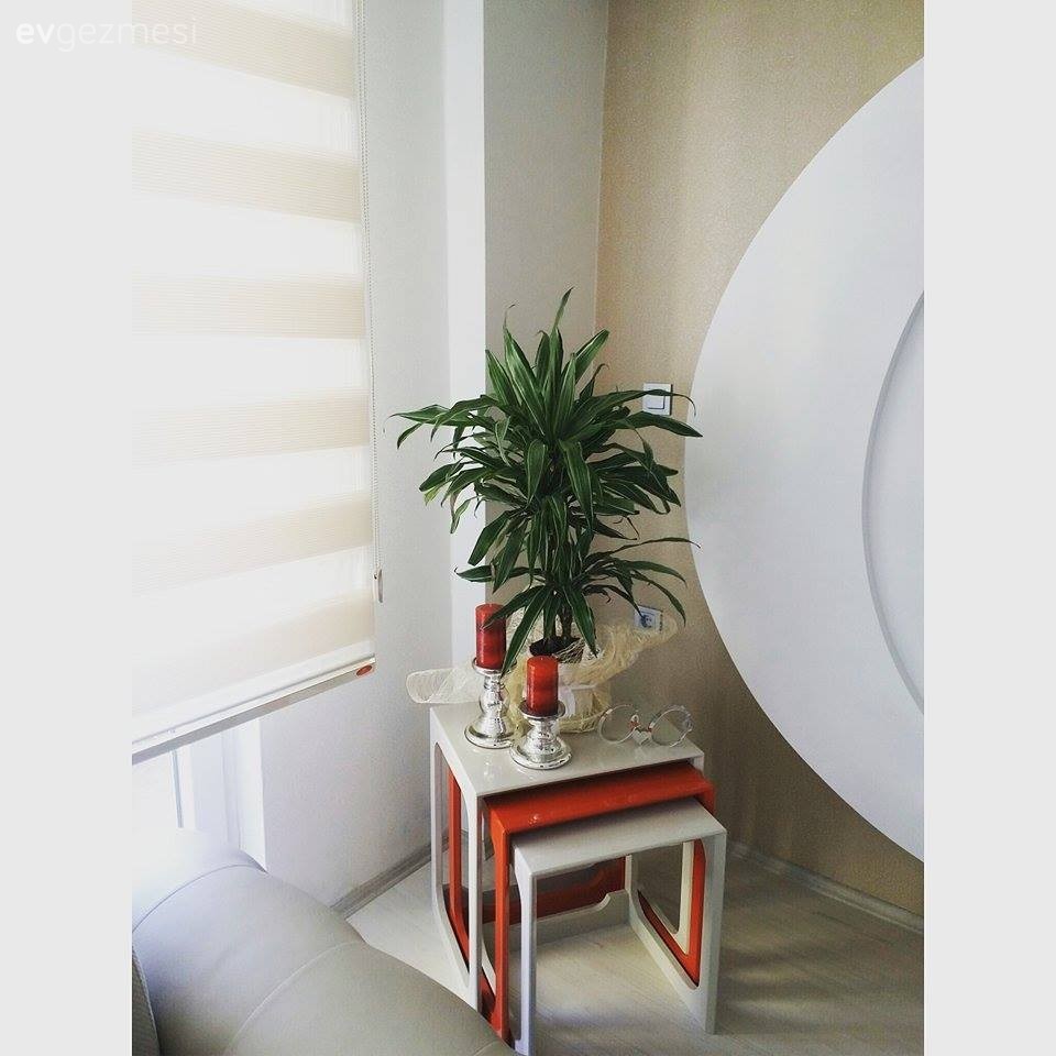 Özge hanımın rahatlığı ön planda tutan, iç açıcı ve naturel evi..