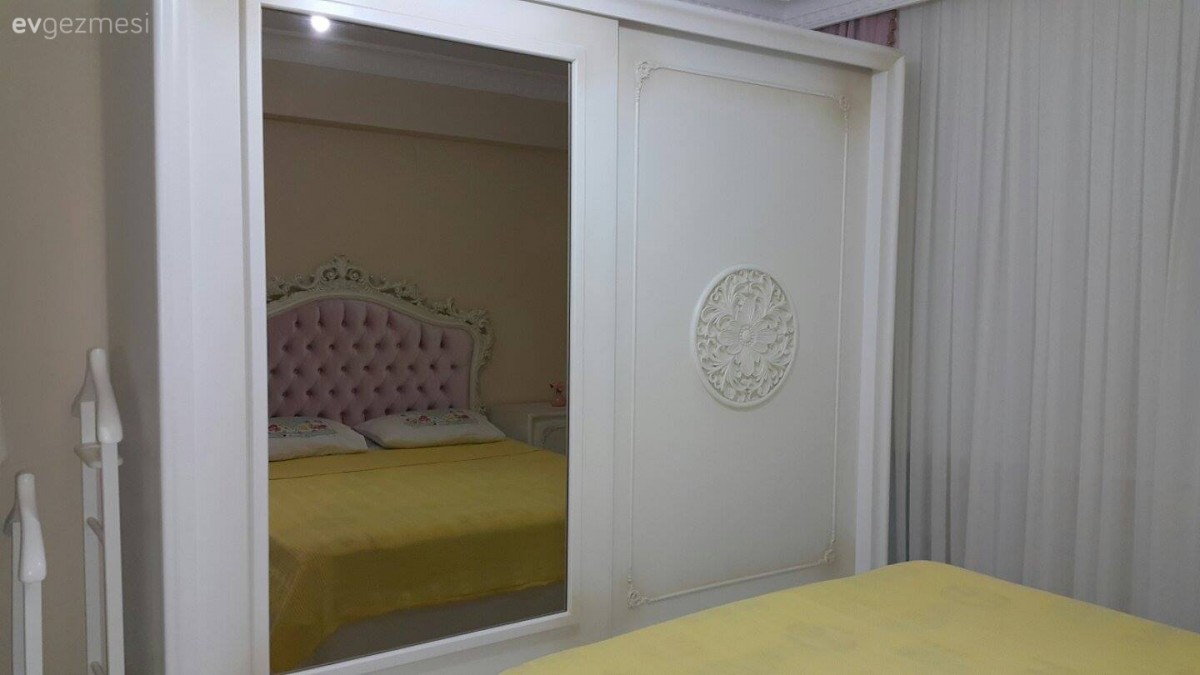 Mavinin dingin zerafeti: Serra hanımın evi..