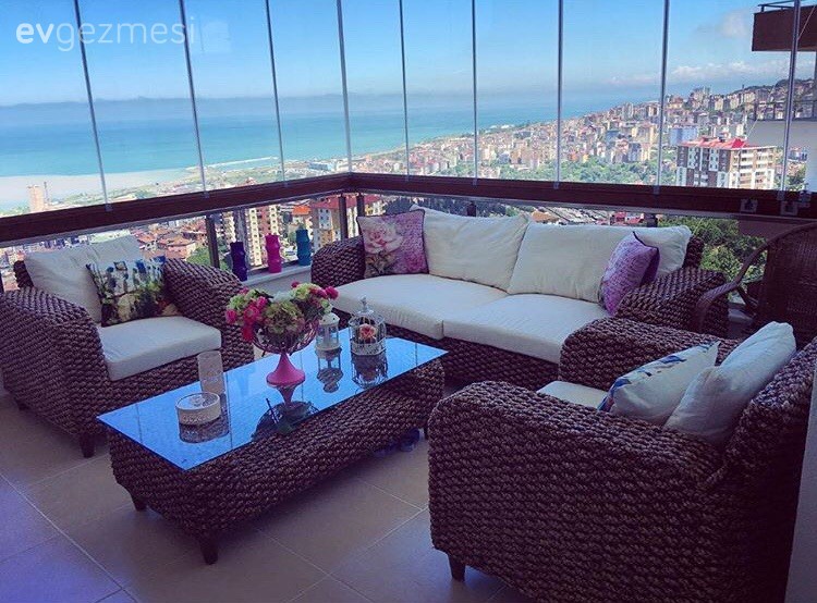 İmren hanımın tatlı mutfağı ve manzaralı balkonu.