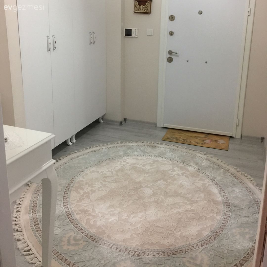 Antre, Halı, Vestiyer