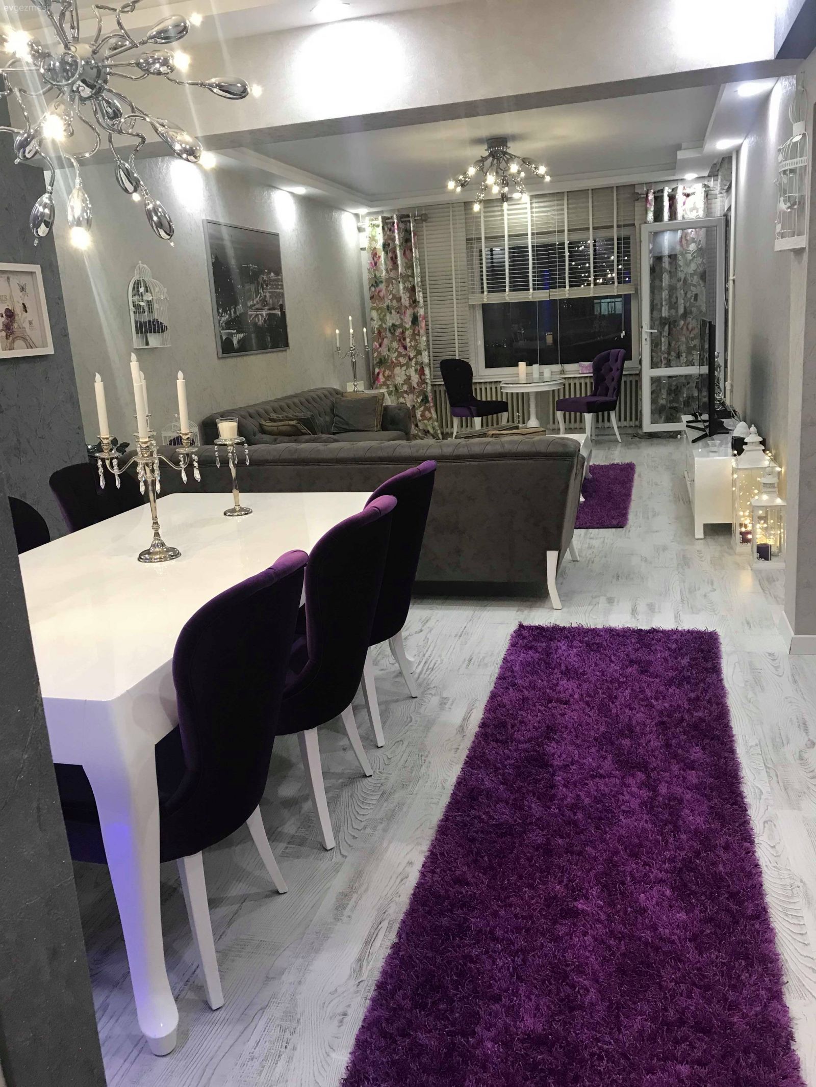 Bu Eskişehir Evinde Koyu Renkler Şık Aksesuarlara Arka Plan Oluşturuyor