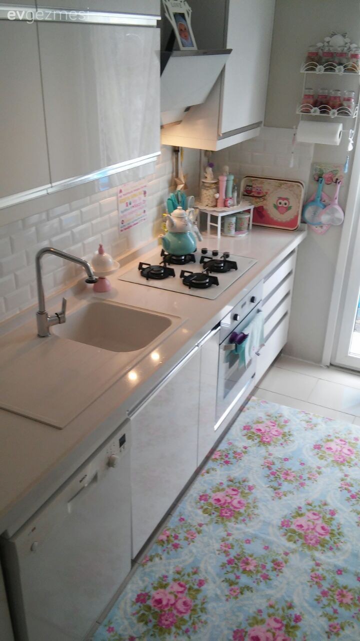 Beyaz mutfak, Halı, Mutfak