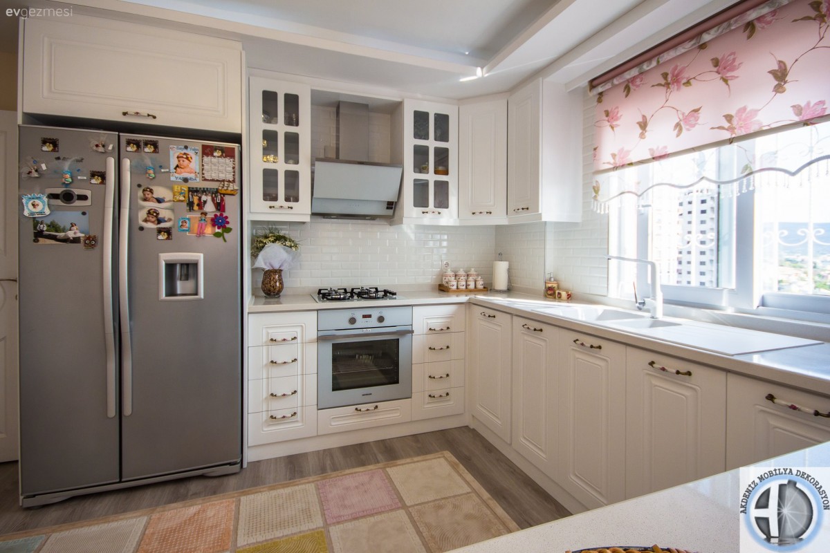 Ankastre, Halı, Beyaz mutfak, Mutfak, Pembe, Perde