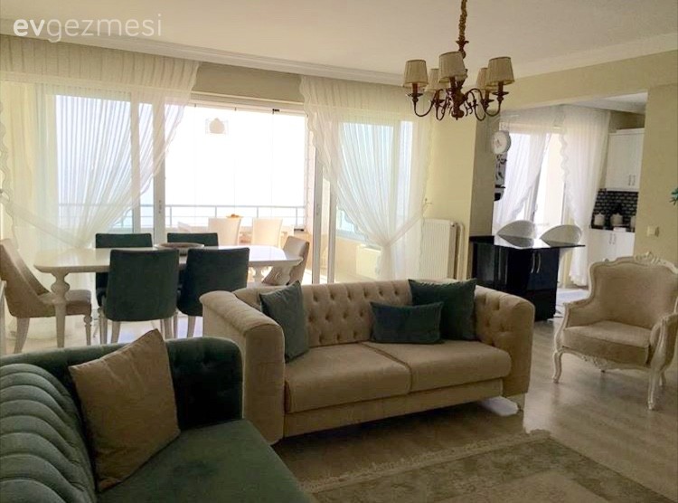 Dilek hanımın sade ve şık bir havası olan zevkli evi..