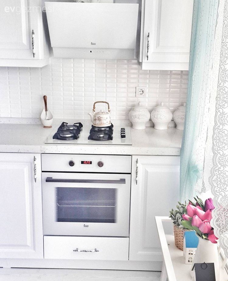 Mavi ve beyazın huzuru: Akkız hanımın mutfağı..