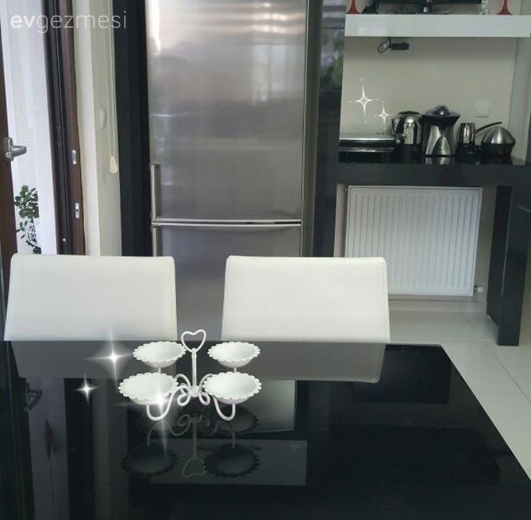 Mutfak, Mutfak masası, Siyah- Beyaz