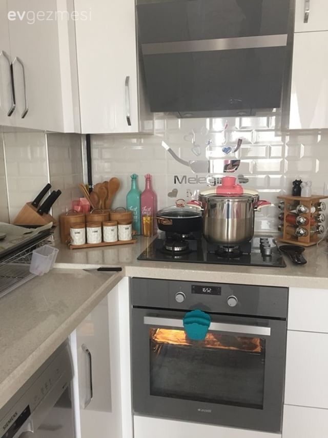 Bazen sade, bazen cıvıl cıvıl. Melek hanımın keyifli evi..