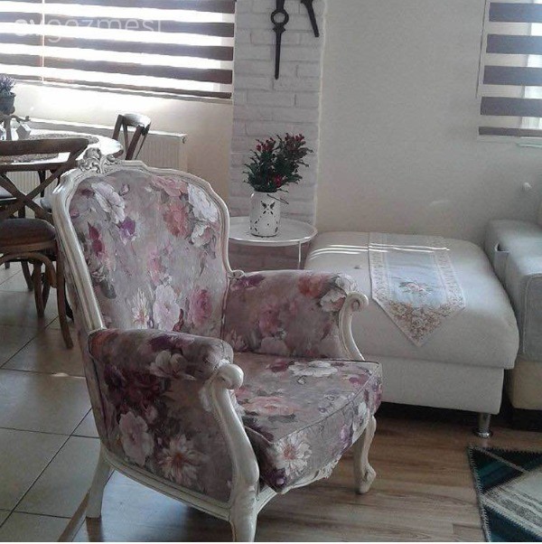 Doğal ahşap mobilyalarla rahatlatıcı doğal dekor