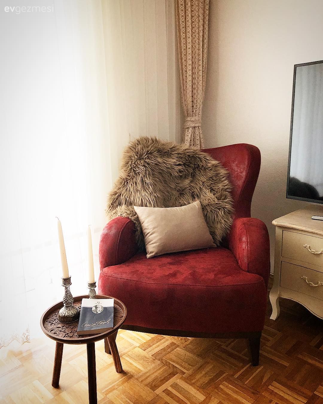 Bu Salonun Çok Rahat ve Sıcak bir Ortamı Var