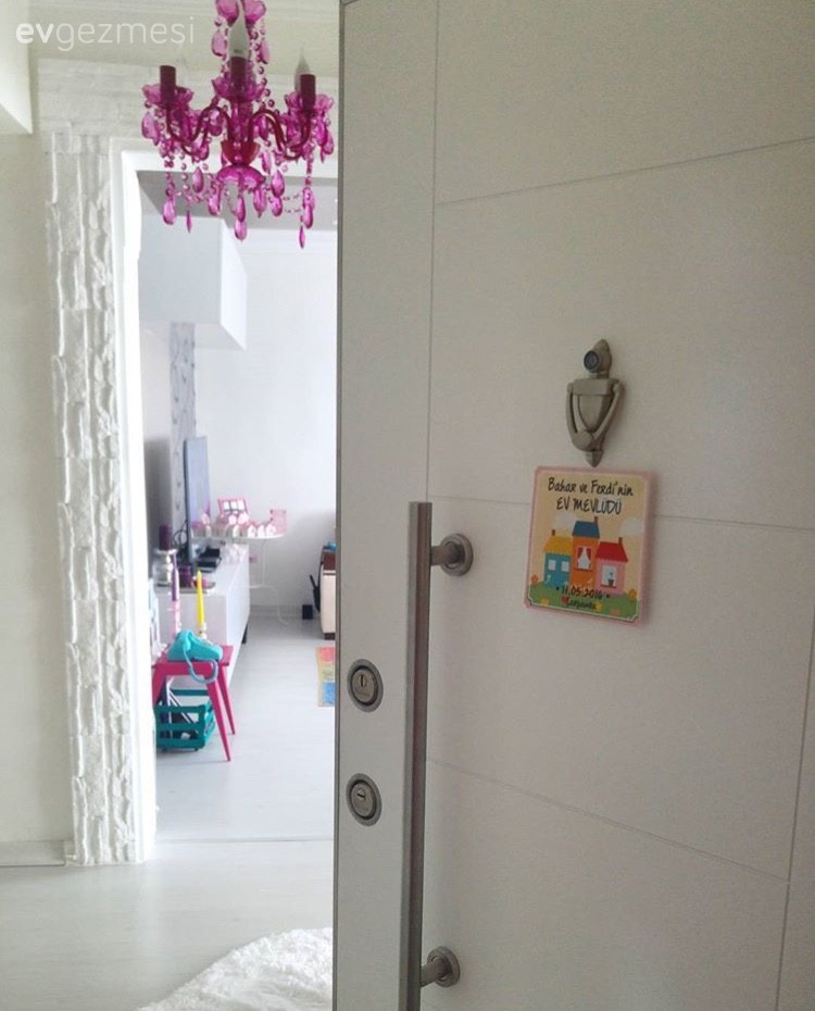 Bahar hanımın yeni taşındığı renkli ve özgün evi..