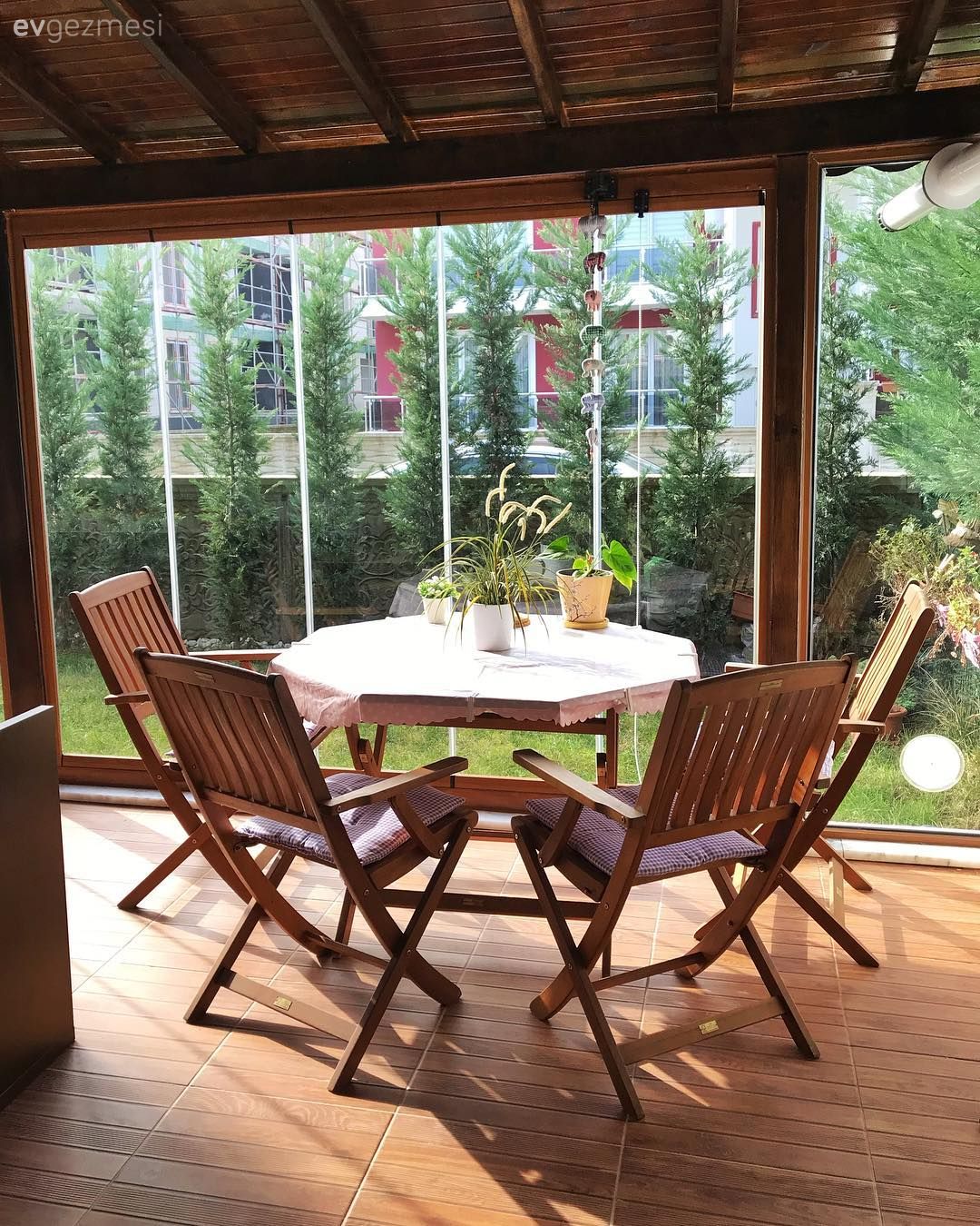 Dengeli renkler, sadeliğe şıklık katan seçimler. Ebral hanımın evi..