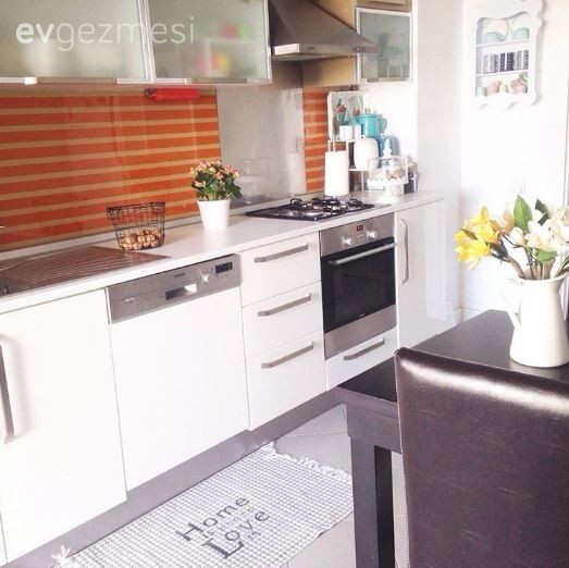 Yeliz hanımın beyazın büyüsünde, keyifli evinden yeni kareler..