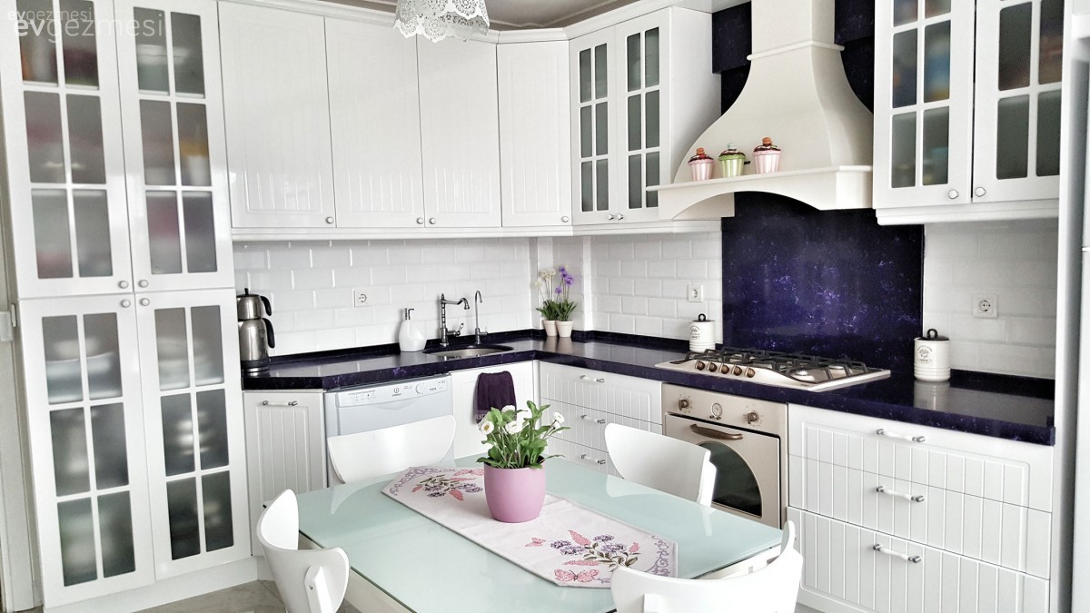 Sitemizde yayınlanmış evlerden 25 harika beyaz mutfak..